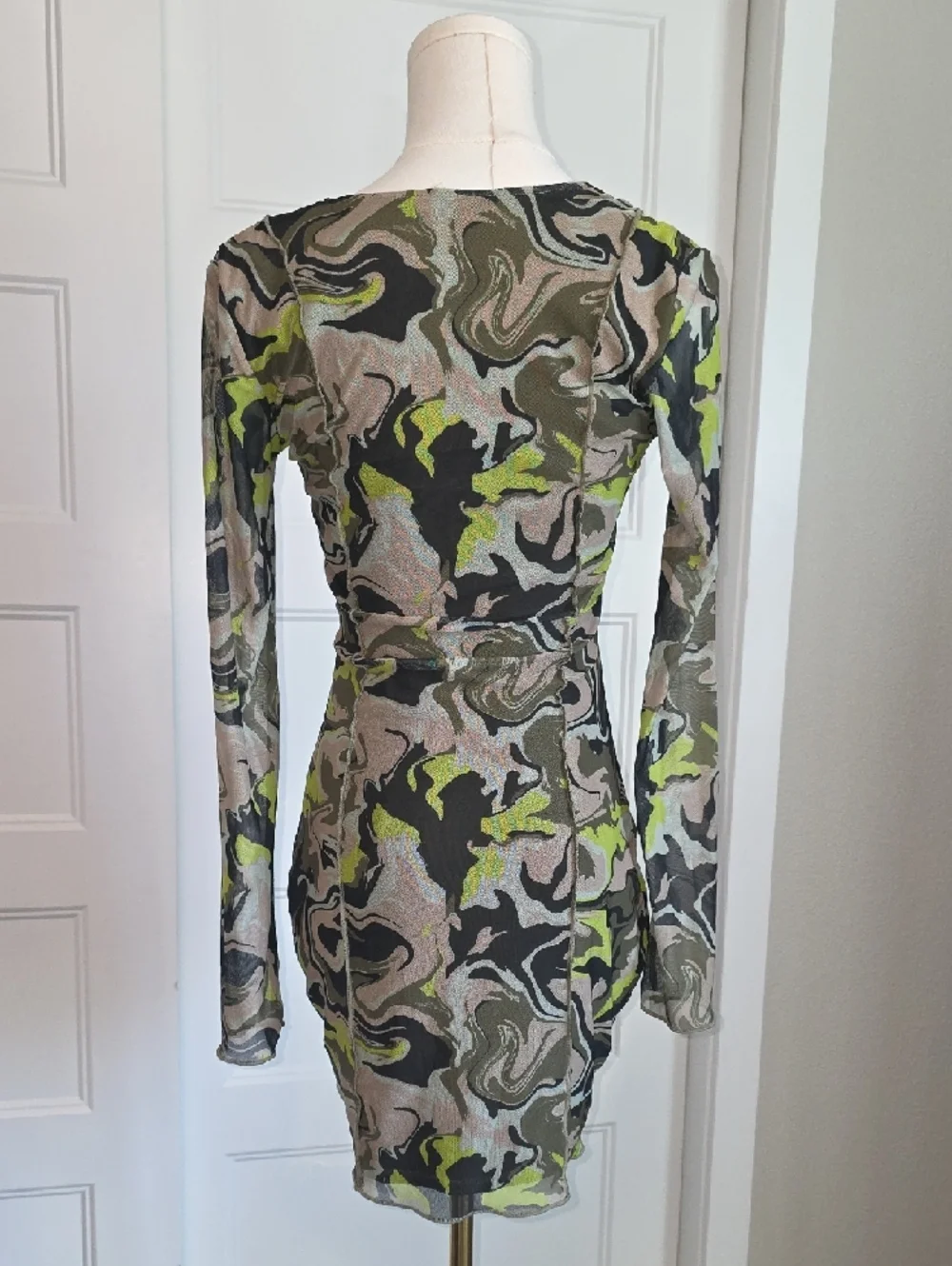 H&M Olive & Black Swirl Lace-Up Long Sleeve Dress - Picture 4 of 5
